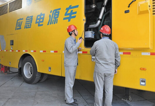 云霄如何清理被灰尘覆盖的机油散热器？